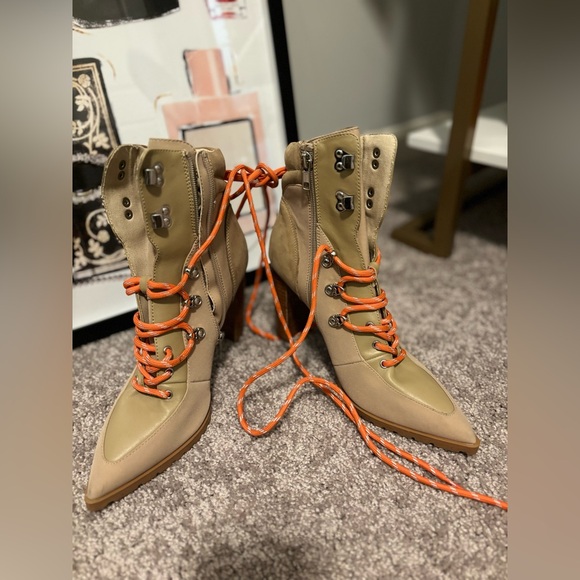 Steve Madden “Karey” Leather Lace Up Boots NWOB - Picture 5 of 16